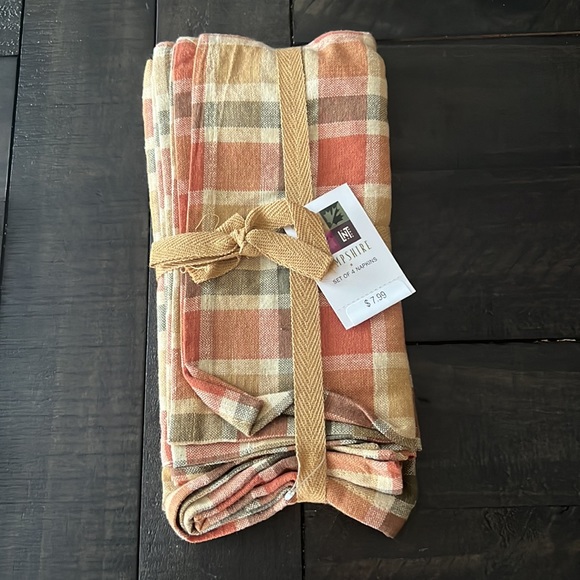 NWT - lot of holiday fine linen napkins! - Picture 2 of 8